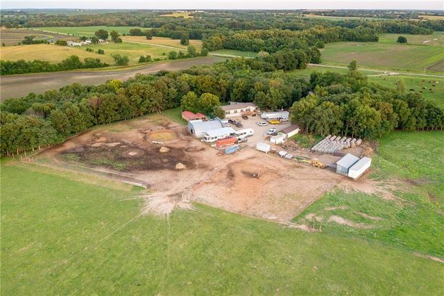 1318 NW 911P Road, Blairstown, MO 64726