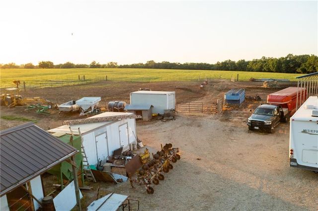 1318 NW 911P Road, Blairstown, MO 64726