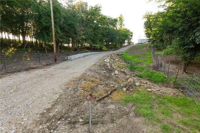 1318 NW 911P Road, Blairstown, MO 64726