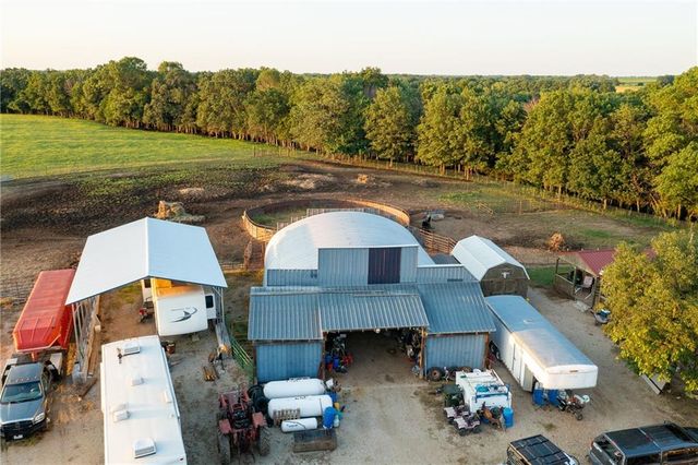 1318 NW 911P Road, Blairstown, MO 64726