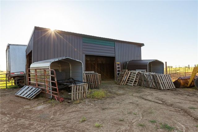 1318 NW 911P Road, Blairstown, MO 64726