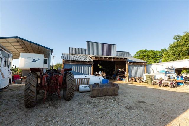 1318 NW 911P Road, Blairstown, MO 64726