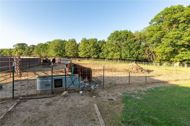 1318 NW 911P Road, Blairstown, MO 64726