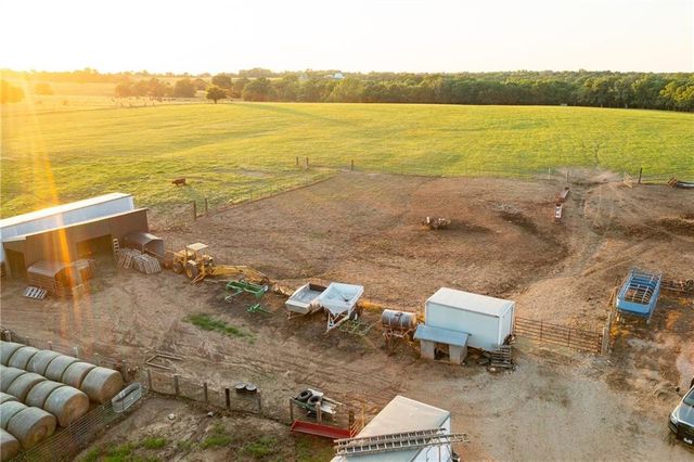 1318 NW 911P Road, Blairstown, MO 64726