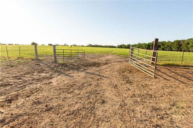 1318 NW 911P Road, Blairstown, MO 64726