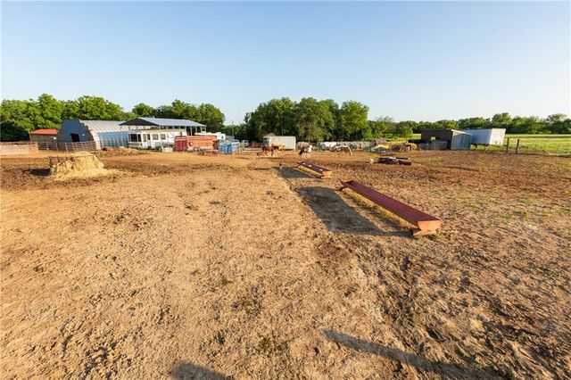 1318 NW 911P Road, Blairstown, MO 64726