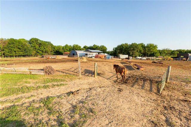 1318 NW 911P Road, Blairstown, MO 64726