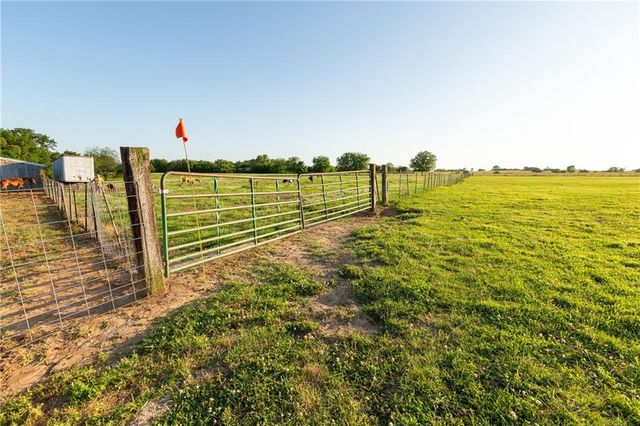 1318 NW 911P Road, Blairstown, MO 64726