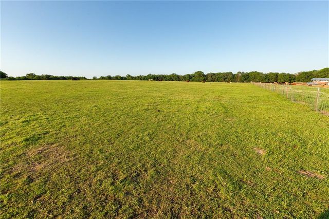 1318 NW 911P Road, Blairstown, MO 64726