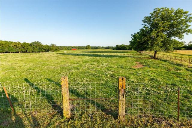 1318 NW 911P Road, Blairstown, MO 64726