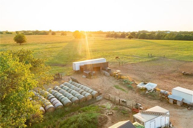 1318 NW 911P Road, Blairstown, MO 64726