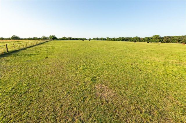 1318 NW 911P Road, Blairstown, MO 64726