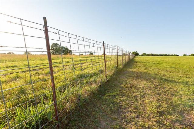 1318 NW 911P Road, Blairstown, MO 64726