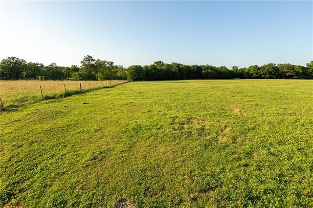 1318 NW 911P Road, Blairstown, MO 64726