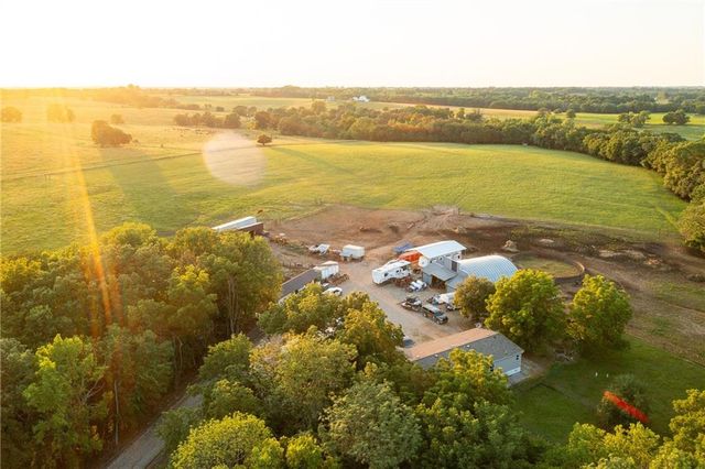 1318 NW 911P Road, Blairstown, MO 64726