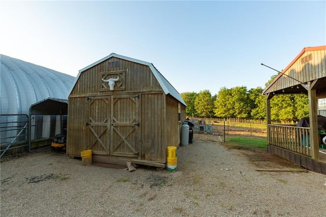 1318 NW 911P Road, Blairstown, MO 64726