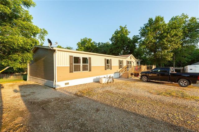 1318 NW 911P Road, Blairstown, MO 64726