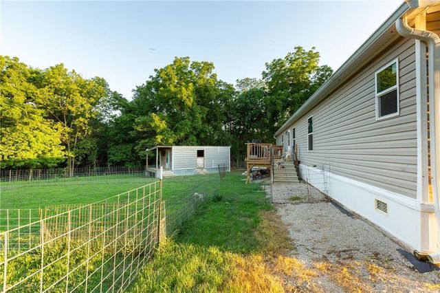 1318 NW 911P Road, Blairstown, MO 64726
