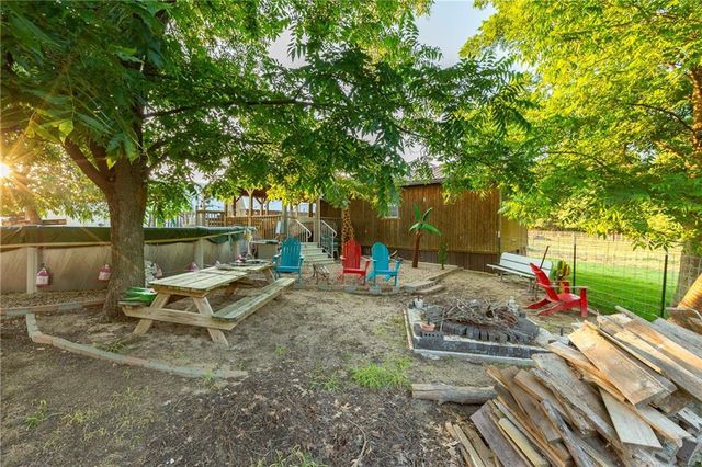 1318 NW 911P Road, Blairstown, MO 64726