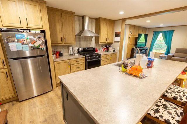 1318 NW 911P Road, Blairstown, MO 64726