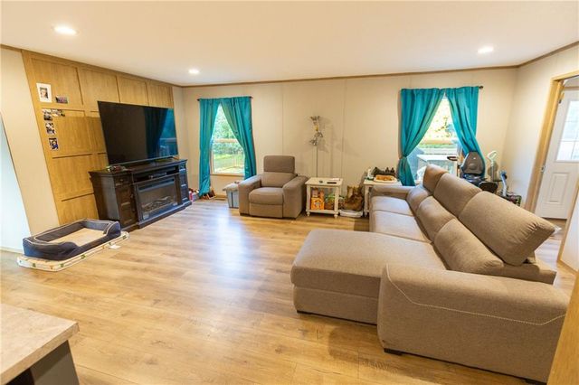 1318 NW 911P Road, Blairstown, MO 64726