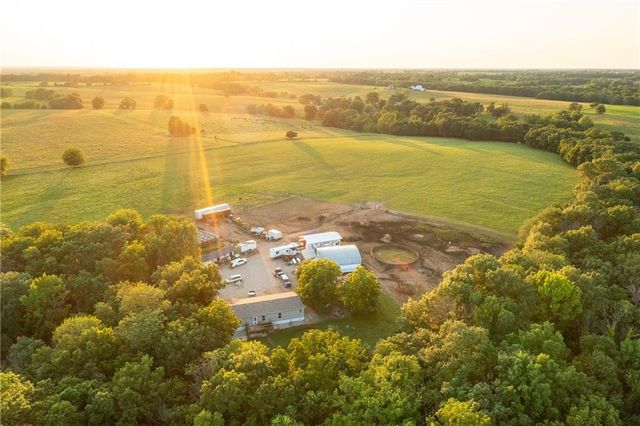 1318 NW 911P Road, Blairstown, MO 64726