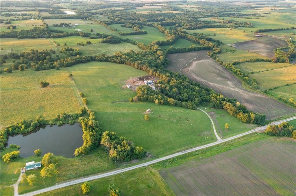 1318 NW 911P Road, Blairstown, MO 64726