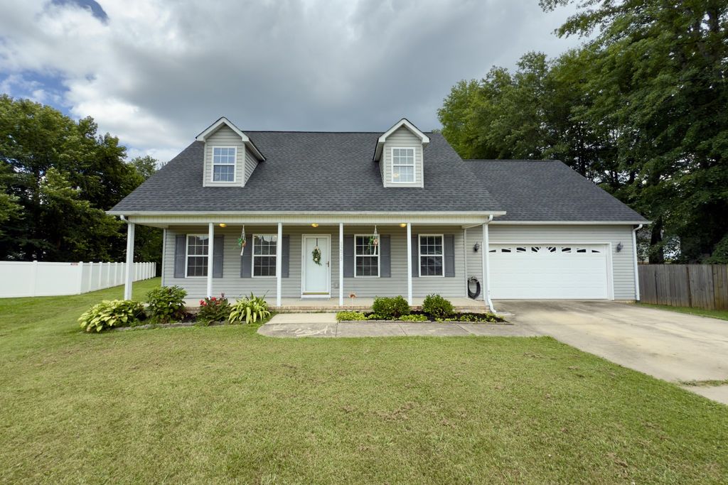 1275 Carol Ln, Cookeville, TN 38501