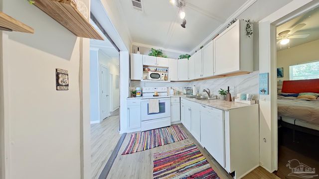 10 N Jamaica St, Pensacola, FL 32507