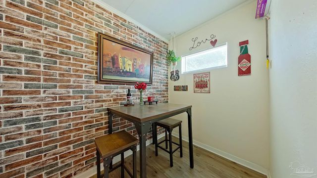 10 N Jamaica St, Pensacola, FL 32507