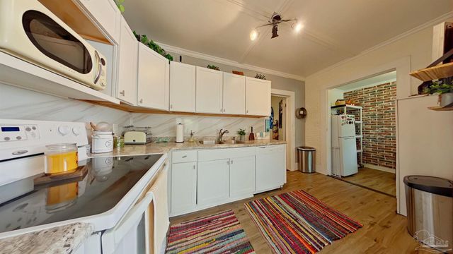 10 N Jamaica St, Pensacola, FL 32507