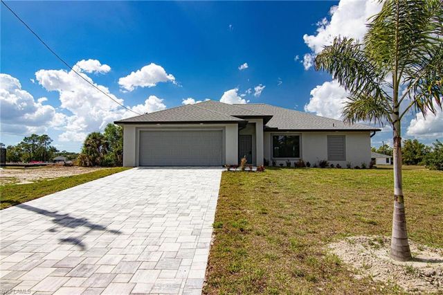 3594 NE 9th PL, Cape Coral, FL 33909