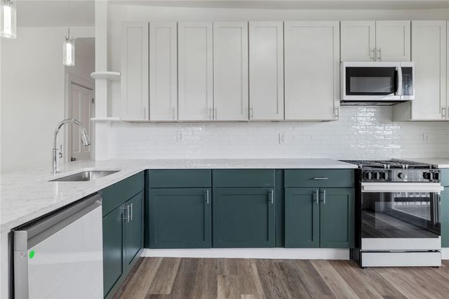 800 Orchard Avenue, Avalon, PA 15202