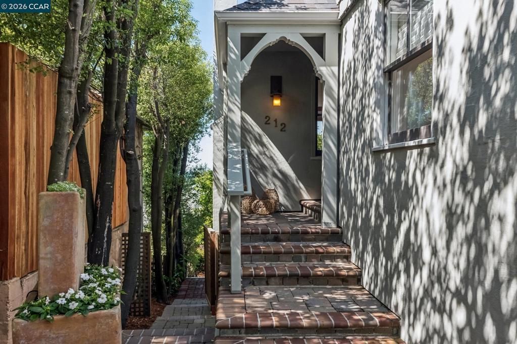 Image 4 of property listing at 212 Yale Ave, Kensington, CA 94708