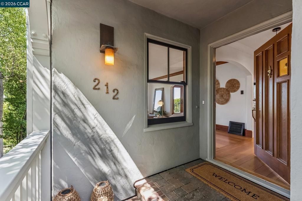 Image 5 of property listing at 212 Yale Ave, Kensington, CA 94708