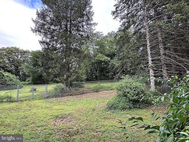 420 CHAPEL HILL RD, Sinking Spring, PA 19608