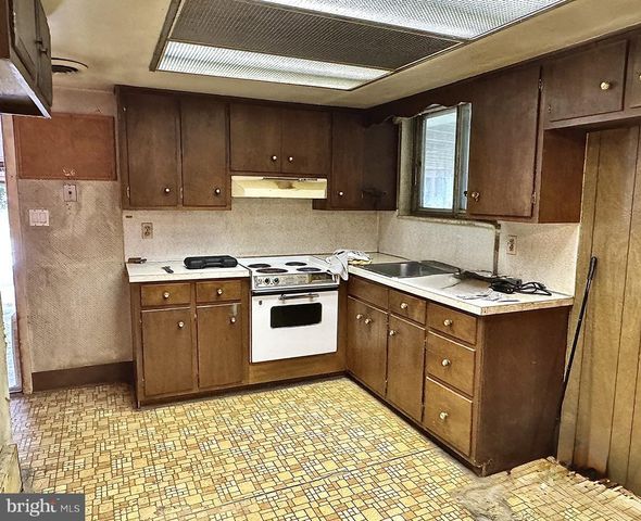 420 CHAPEL HILL RD, Sinking Spring, PA 19608