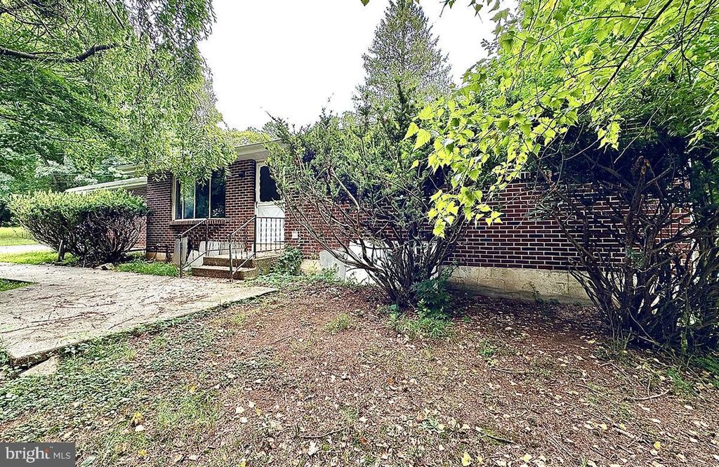 420 CHAPEL HILL RD, Sinking Spring, PA 19608