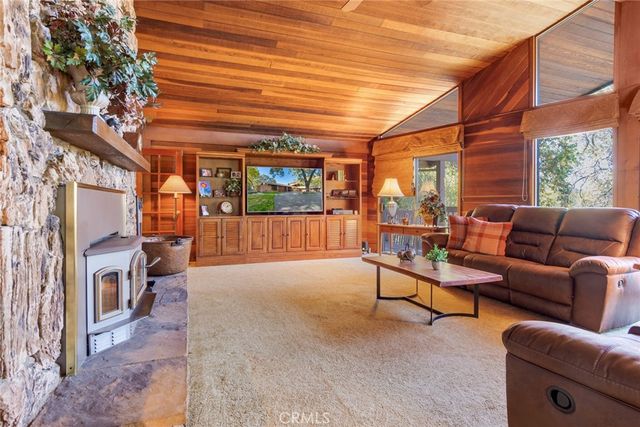 39292 Oak Glen Road, Oak Glen, CA 92399