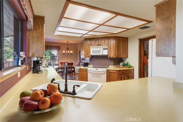39292 Oak Glen Road, Oak Glen, CA 92399