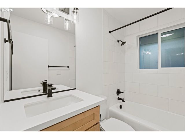 635 Ne DALLAS St, Camas, WA 98607