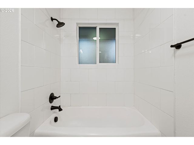 635 Ne DALLAS St, Camas, WA 98607