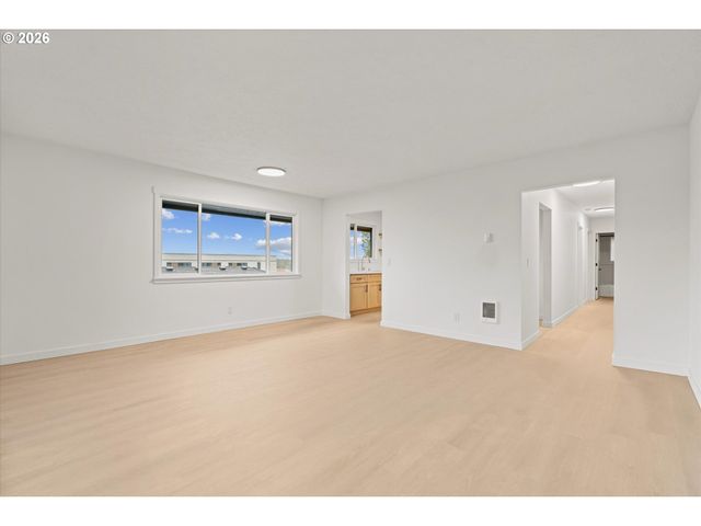 635 Ne DALLAS St, Camas, WA 98607