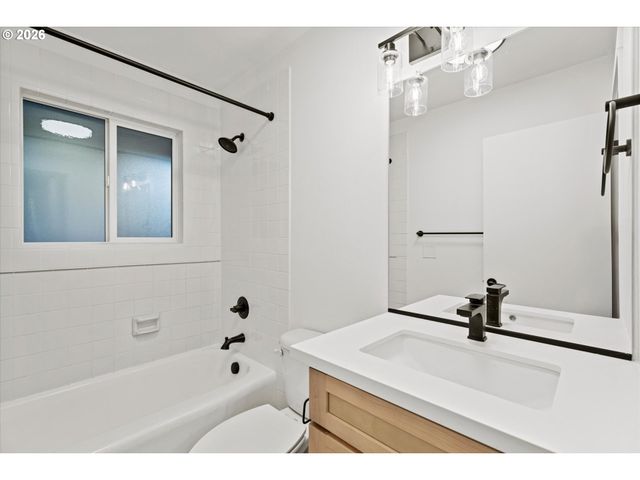 635 Ne DALLAS St, Camas, WA 98607