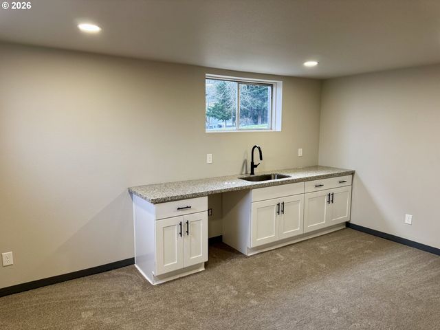 635 Ne DALLAS St, Camas, WA 98607