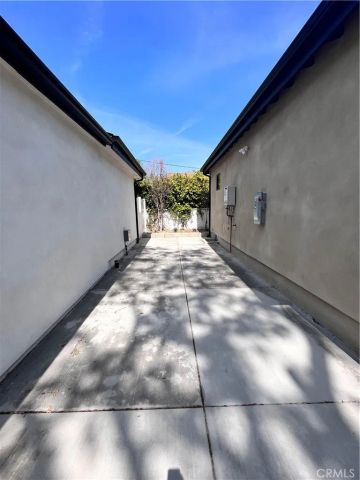 6305 Carpenter, North Hollywood, CA 91606