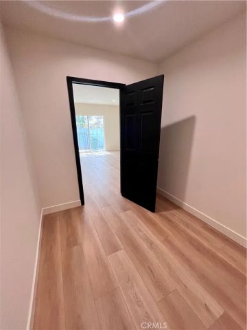 6305 Carpenter, North Hollywood, CA 91606