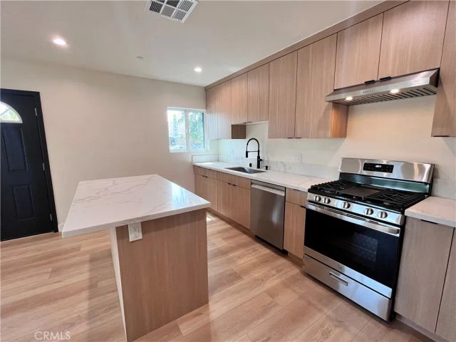 6305 Carpenter, North Hollywood, CA 91606