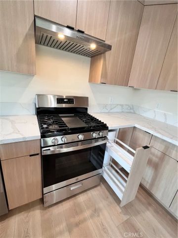 6305 Carpenter, North Hollywood, CA 91606