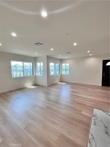 6305 Carpenter, North Hollywood, CA 91606